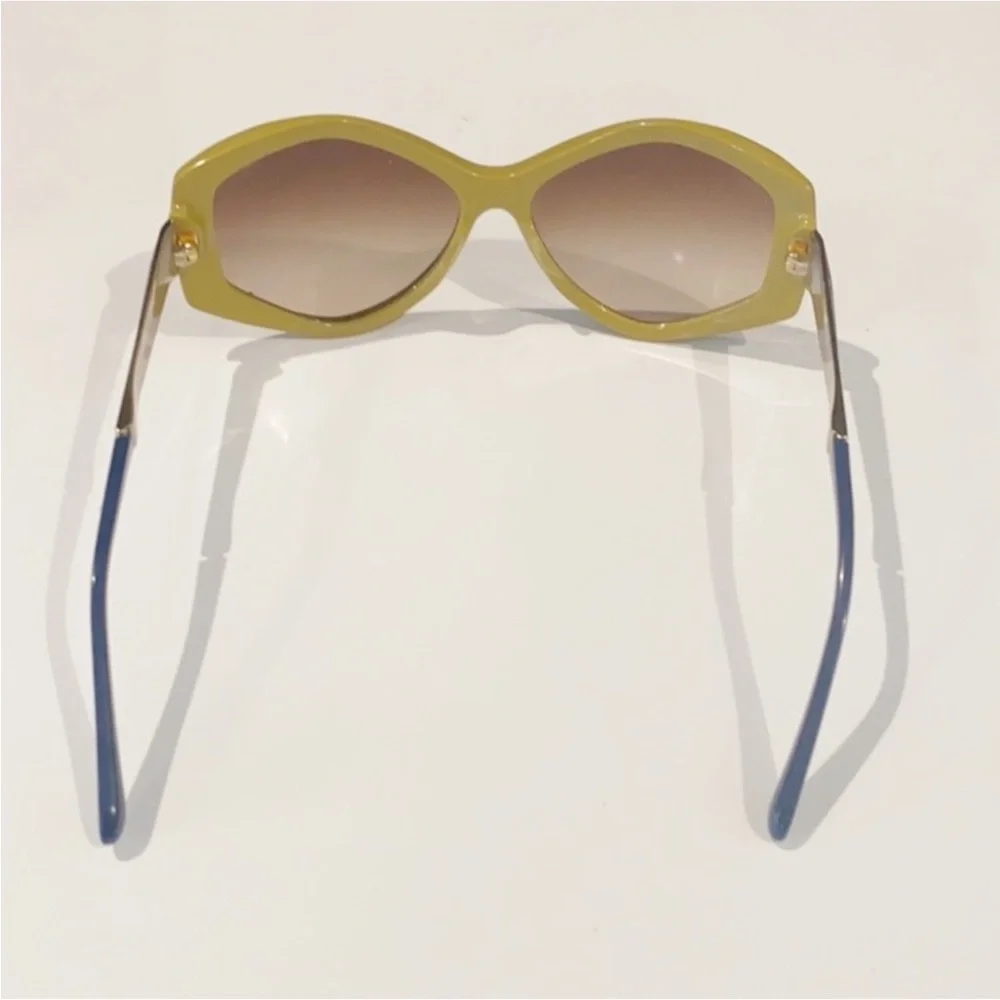 Authentic Burberry luxury designer signature large sunglasses